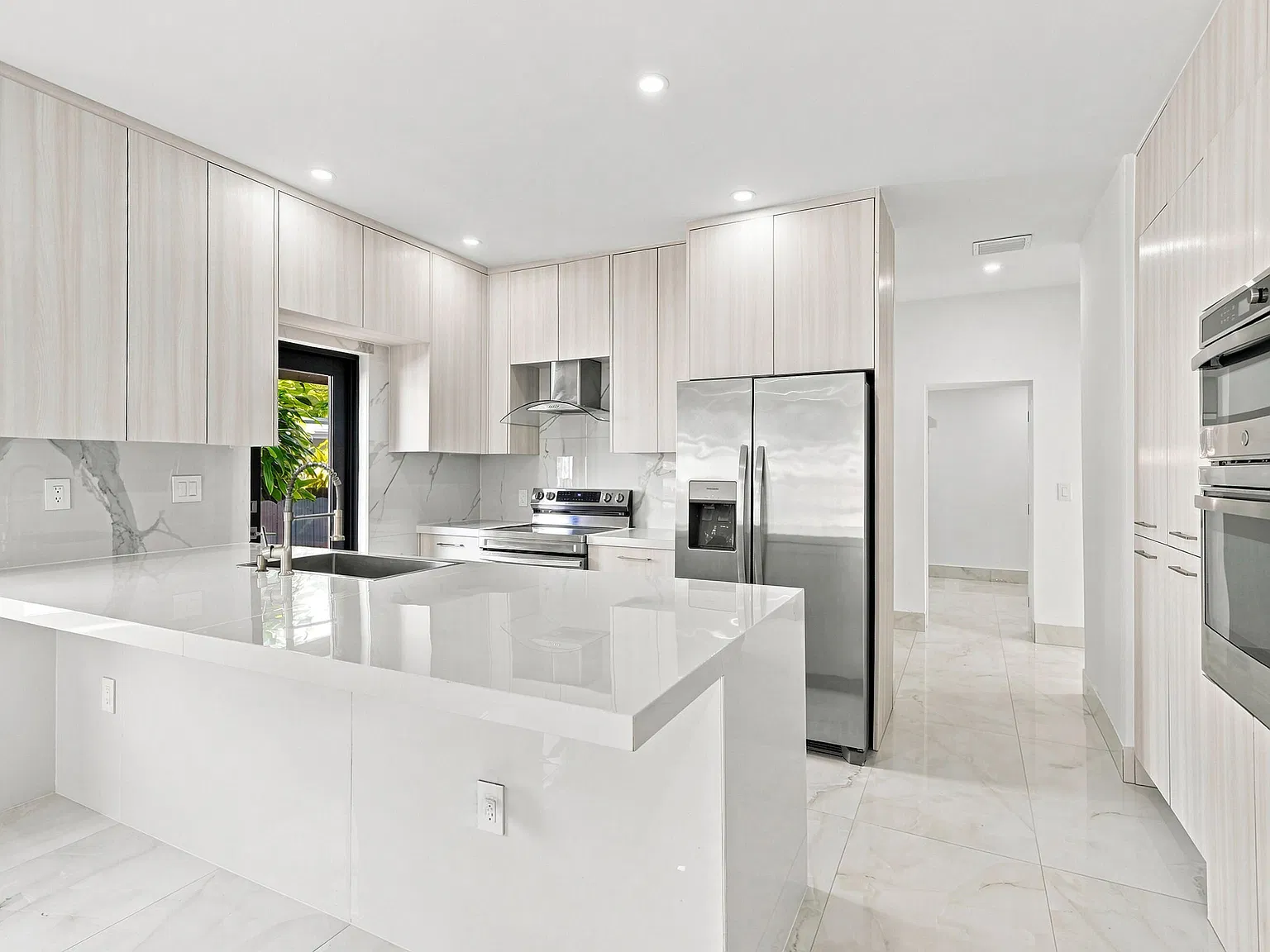5 bed, 4.0 bath, 1670 sqft, $4,800 — Photo 3