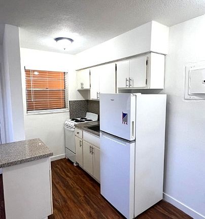 3rd image of 1235 W 66th St #16