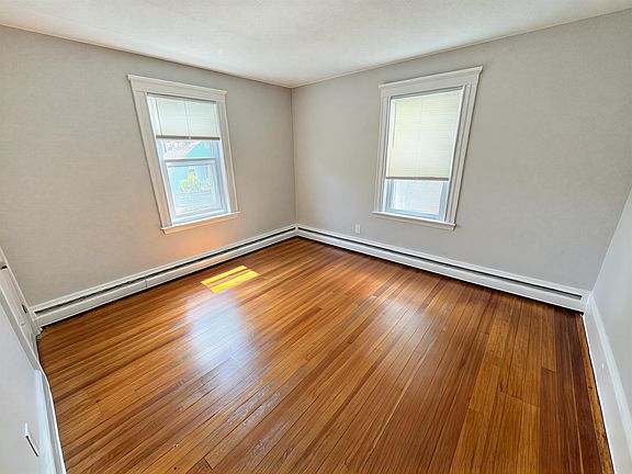 4th image of 8 Arthur St #1