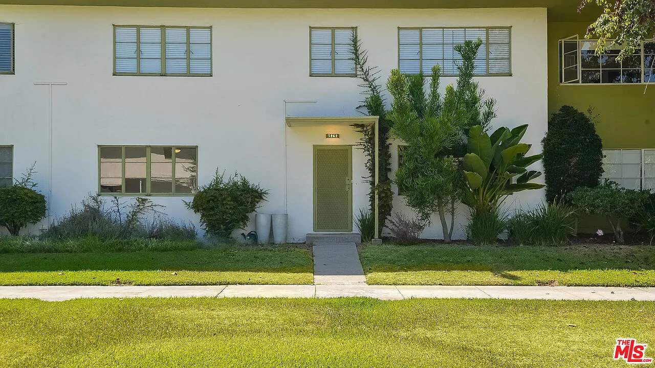 2 bed, 1.0 bath, 826 sqft, $3,400 — Photo 1