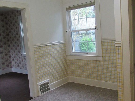 4th image of 2042 W Prospect Rd