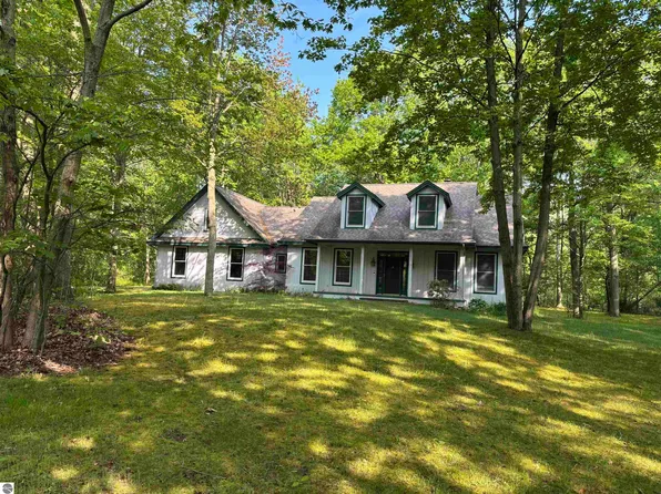 5867 Huron Woods Dr, Tawas City, MI 48763
