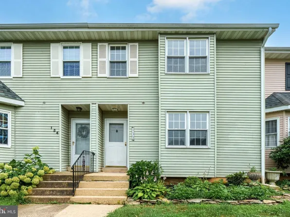 132 E Green Valley Cir, Newark, DE 19711