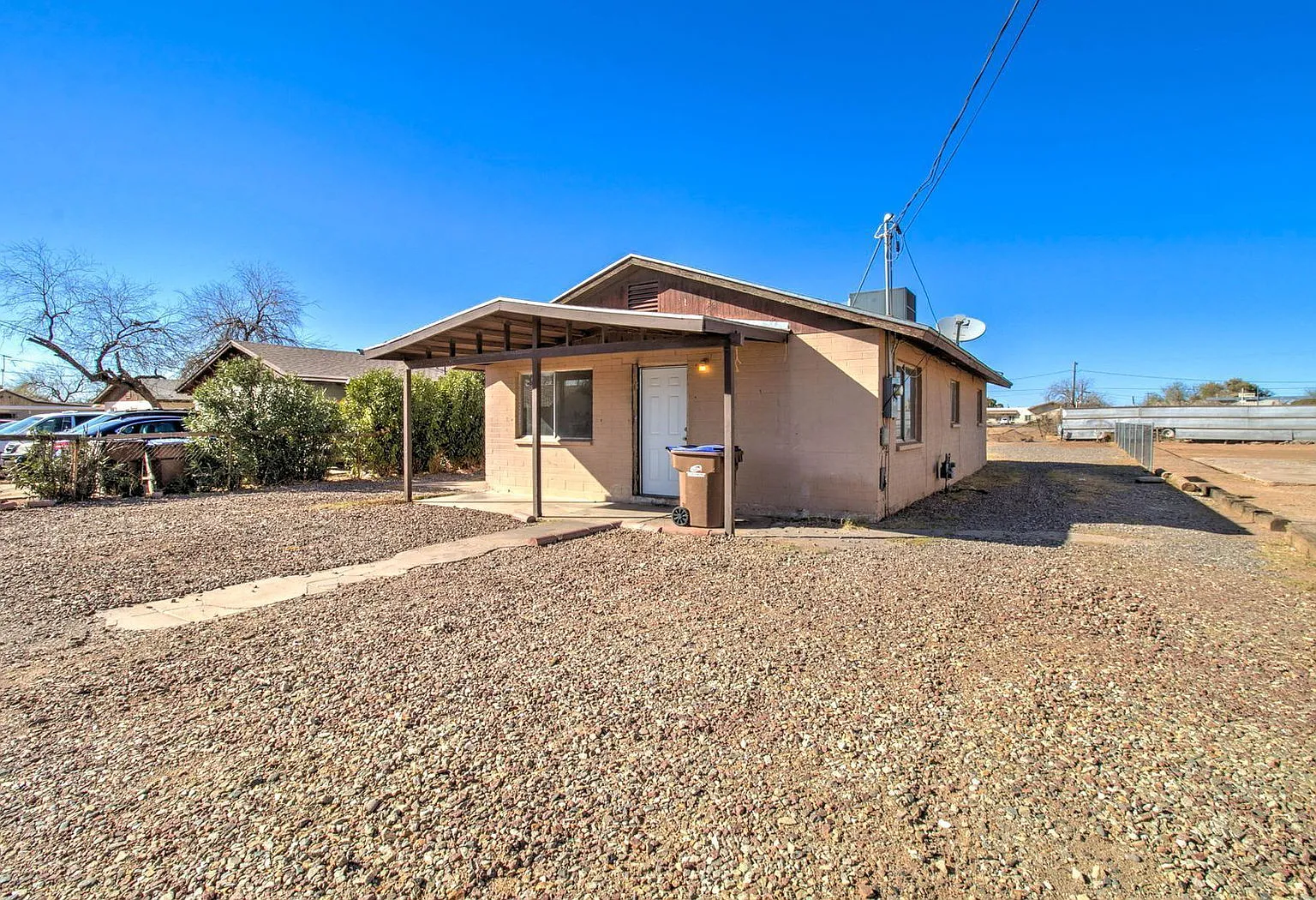 3 bed, 1.5 bath, 1008 sqft, $1,500 — Photo 3