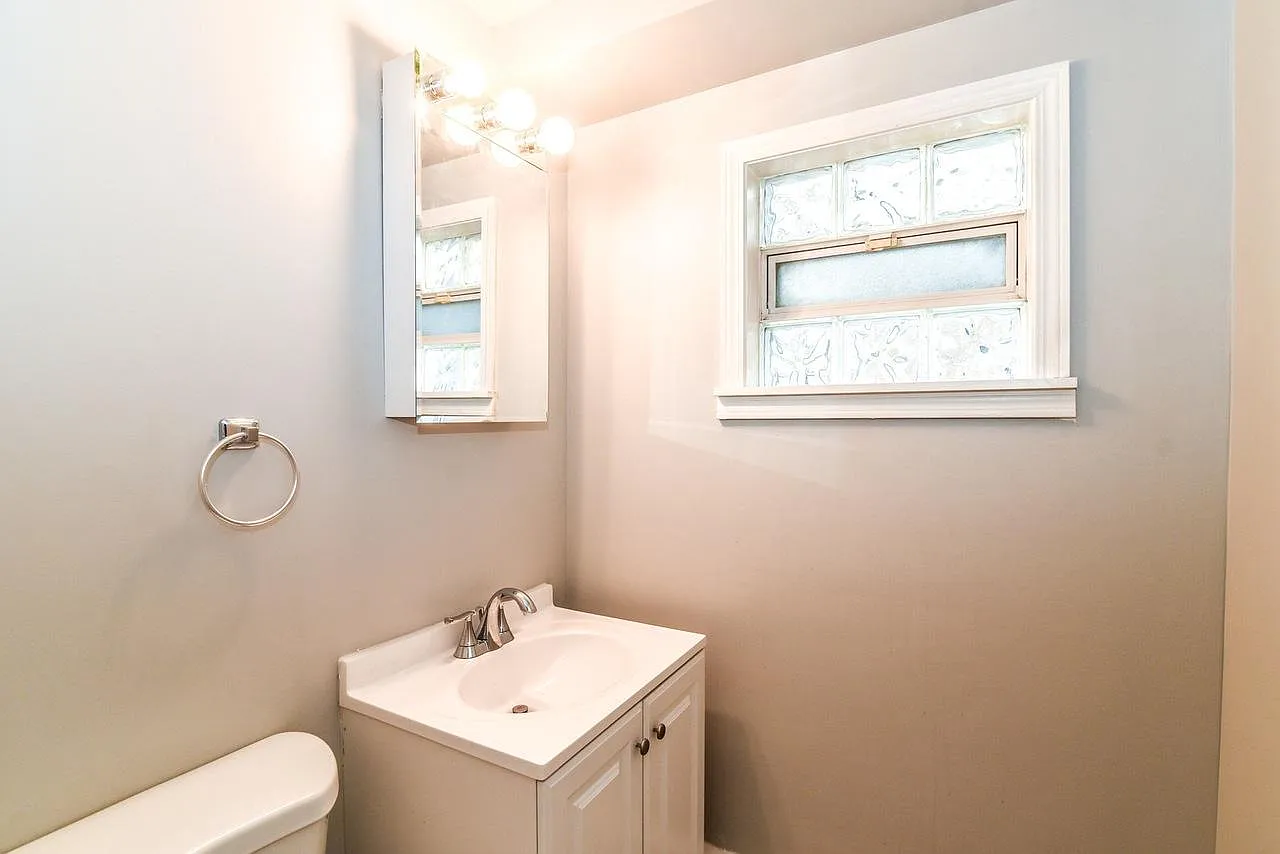 3 bed, 1.5 bath, 1500 sqft, $2,600 — Photo 3