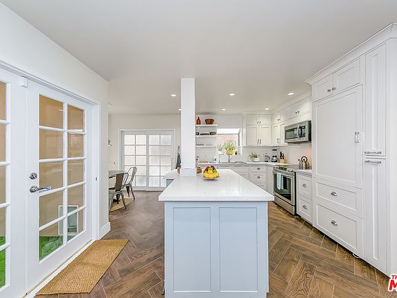 5th image of 1010 Palm Ave APT 110