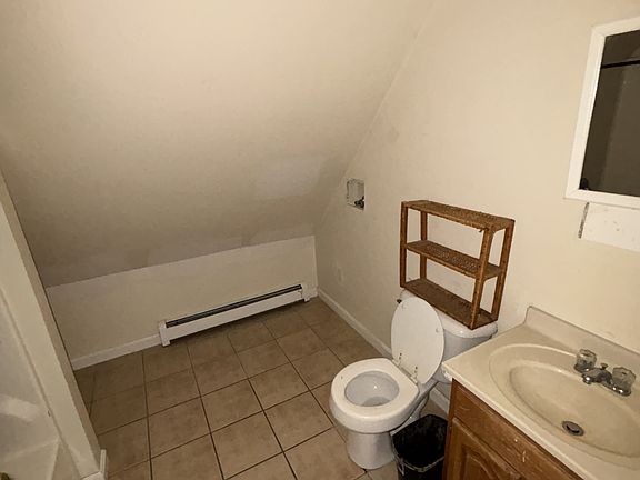 3rd image of 211 N Main St #4