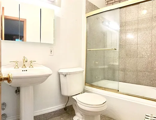 Rented by Zjama Realty Corp | media 18