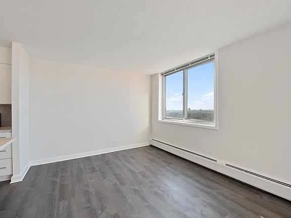3rd image of 2144 N Lincoln Park West Ave #22D