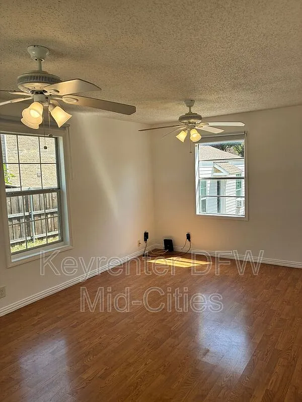 2 bed, 1.0 bath, 804 sqft, $1,575 — Photo 2
