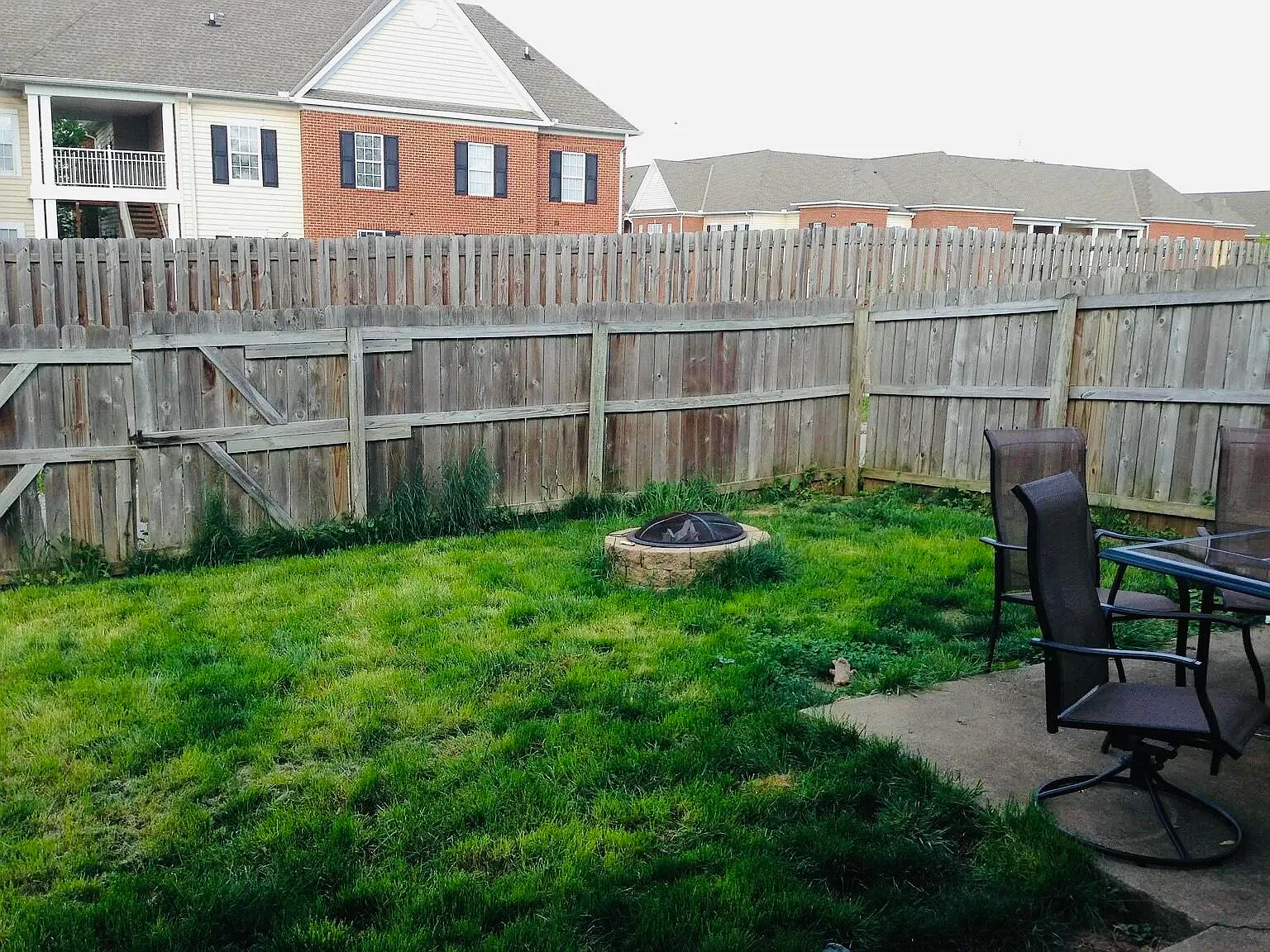 3 bed, 1.0 bath, 1400 sqft, $1,550 — Photo 3