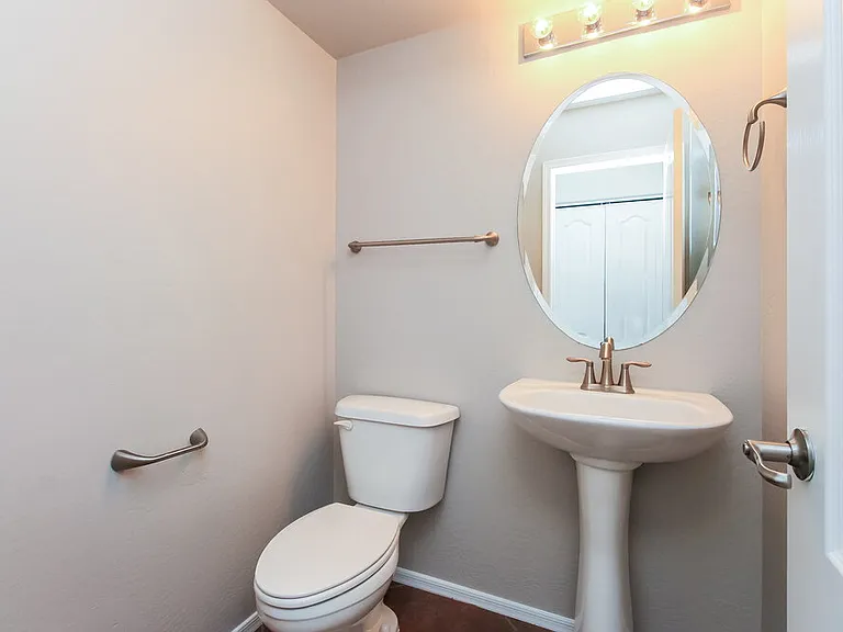 3344 E Franklin Ave — Photo 15