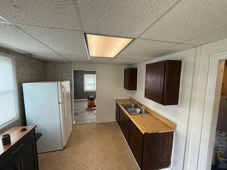 2403 N Fares Ave — Photo 4