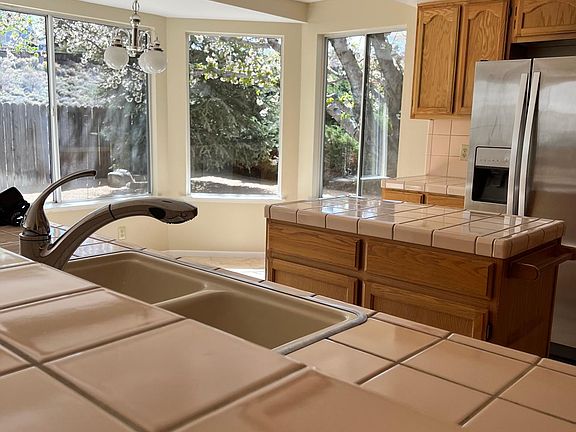 kitchen/breakfast nook
