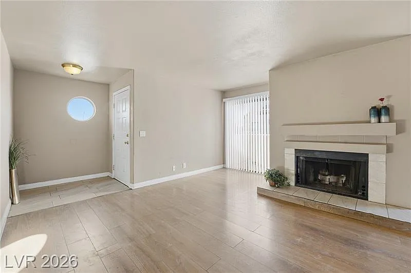 3 bed, 1074 sqft, $1,495 — Photo 4
