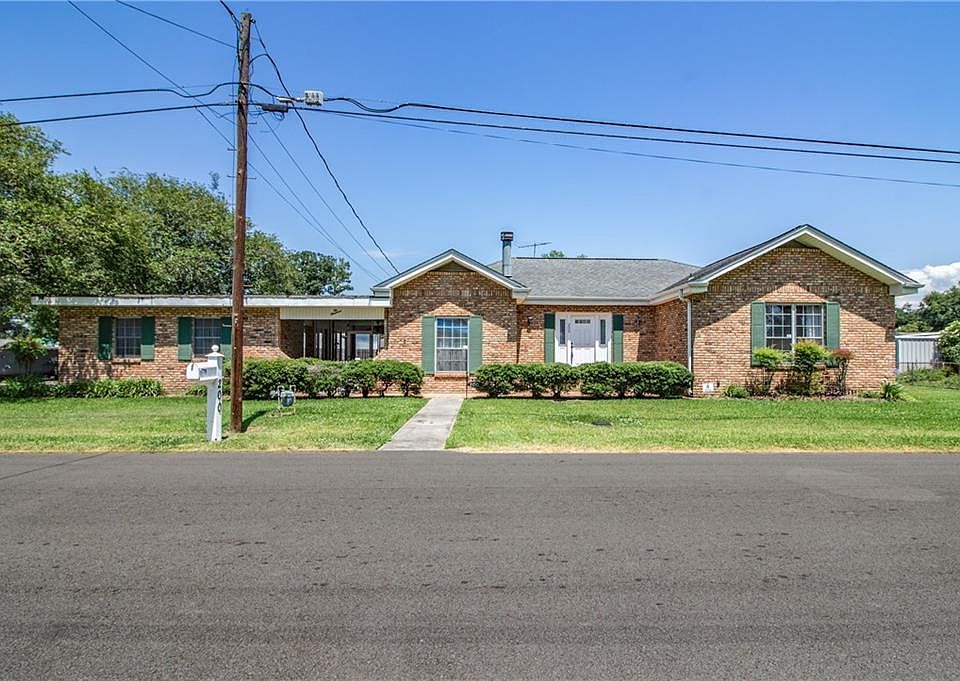 1st image of 200 Parker Ln