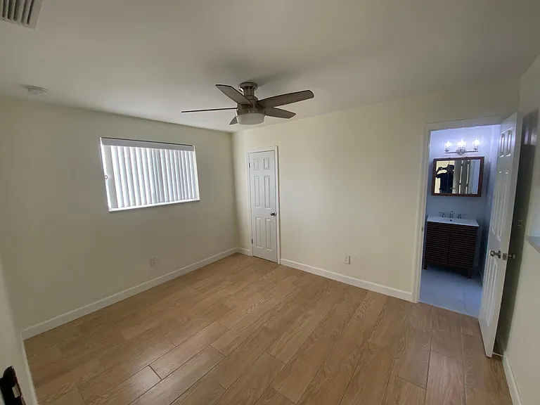 7781 Sheridan St — Photo 37