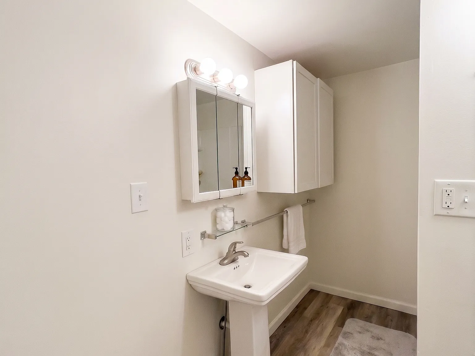 2 bed, $995 — Photo 3