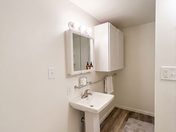 3rd image of 700 E 9th Ave #700