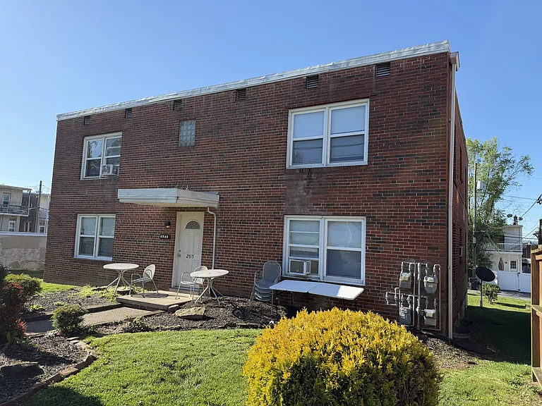 2515 Woodlawn St #3 — Photo 3