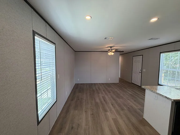 156 Lakeside Garden Cir #156 — Photo 5