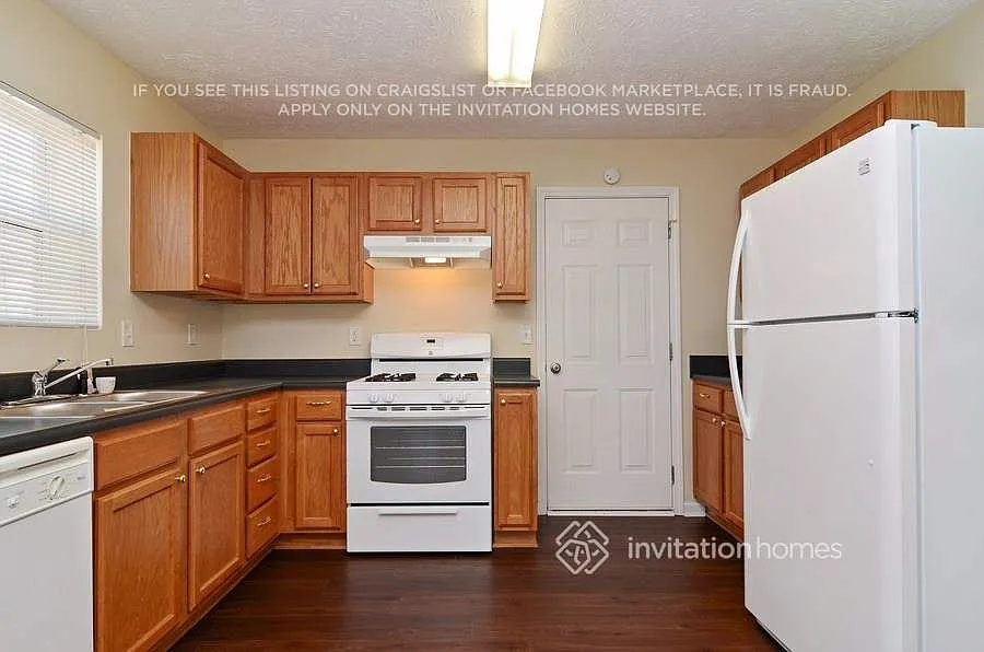 8119 Valley Ridge Dr Union City, GA 30291 — Photo 4