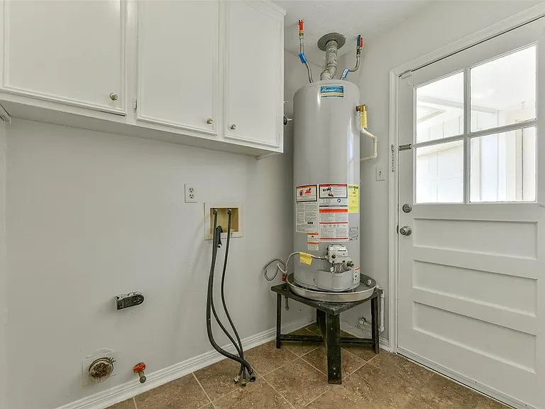 12011 Kirknoll Dr — Photo 26