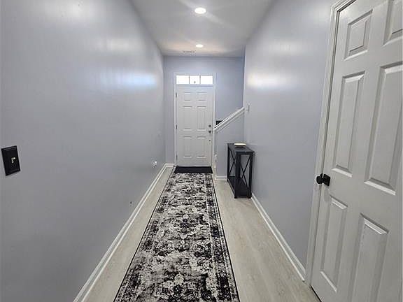 4th image of 4106 Dahlgreen Way