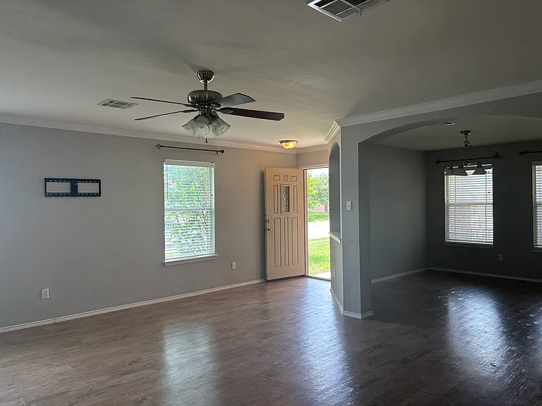 1034 W South St — Photo 7