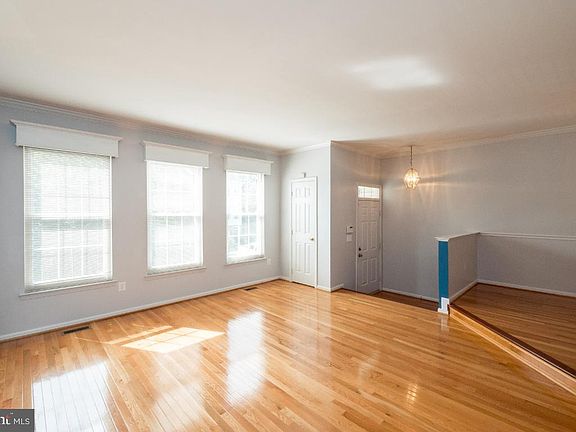 5th image of 7761 Desiree St