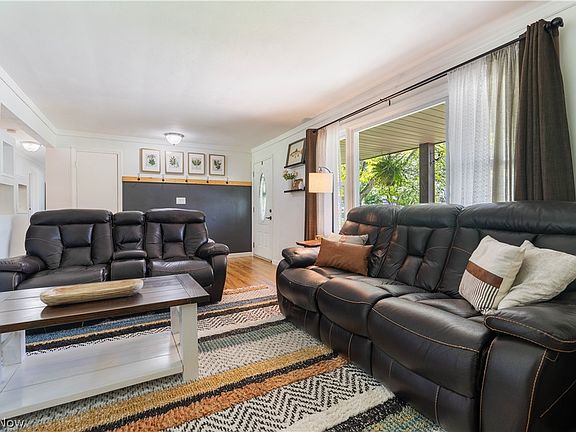 4th image of 461 Oakridge Dr
