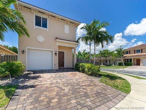 3rd image of 8998 SW 215th Ln