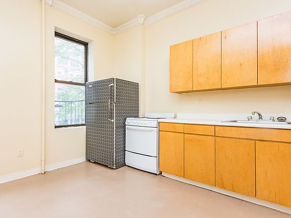 2nd image of 323 W 42nd St APT 3B