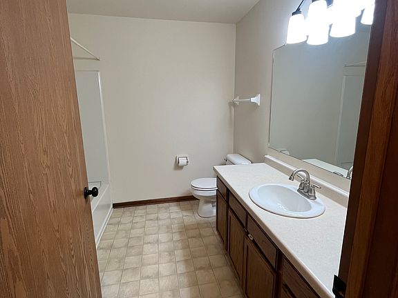 5th image of 155 W Oak Leaf Dr #22