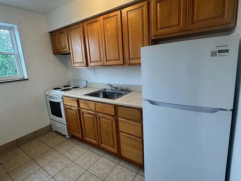 1680 Skyline Dr #18 — Photo 2
