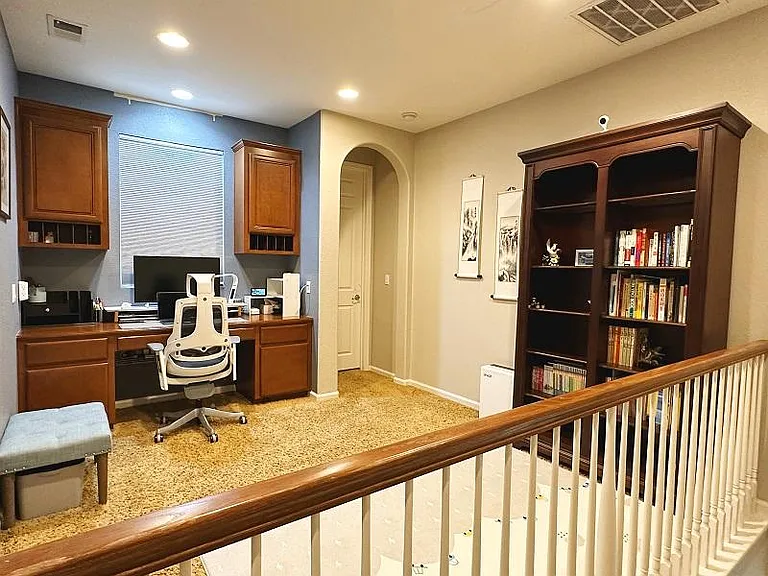 1388 Thornbury Ln — Photo 7