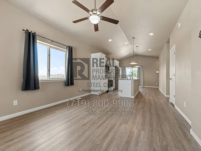 3002 W 22nd St — Photo 4