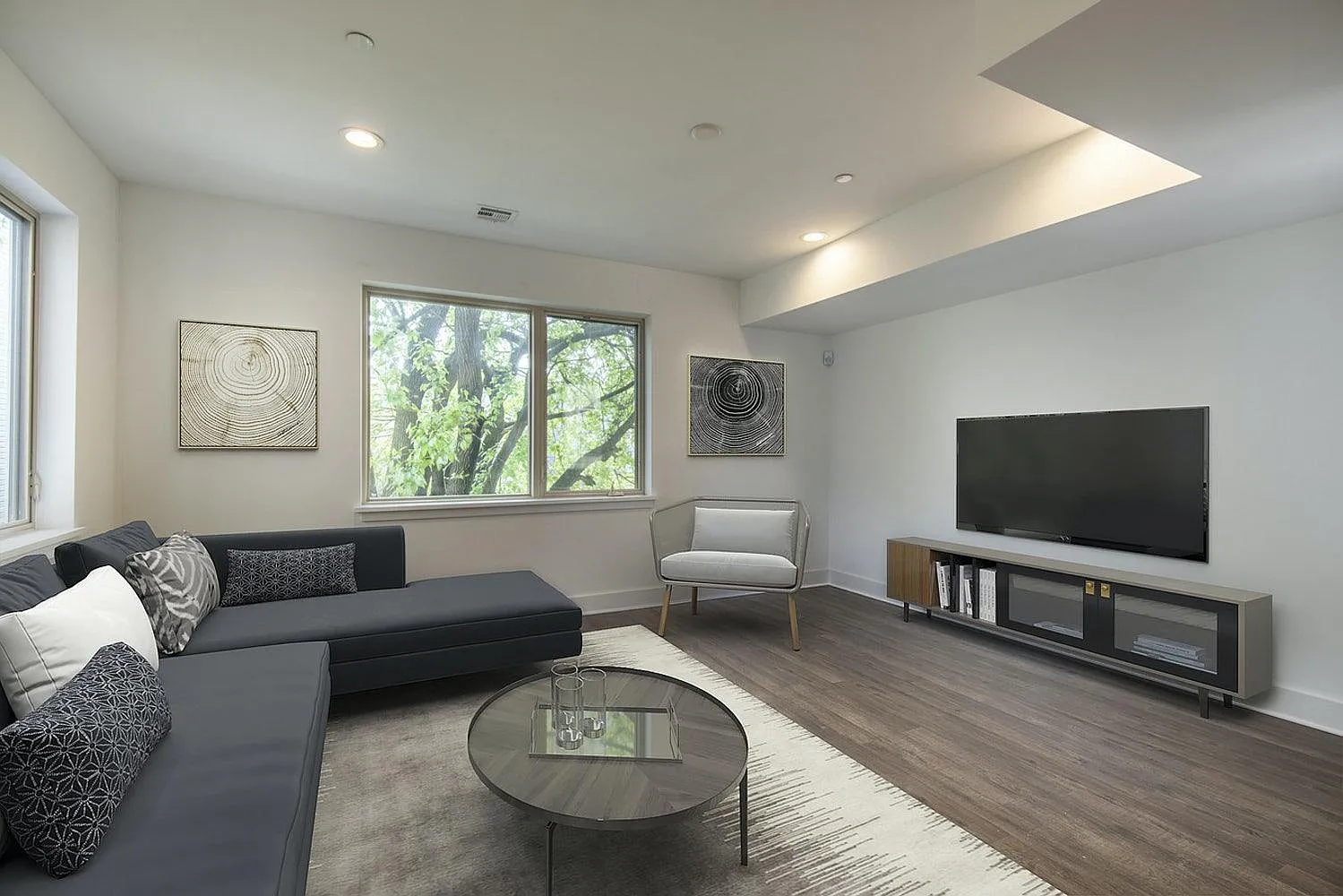2 bed, 2.5 bath, 1200 sqft, $2,000 — Photo 2
