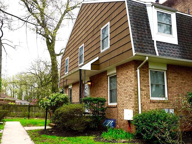32 Phelps Ave #5 — Photo 12