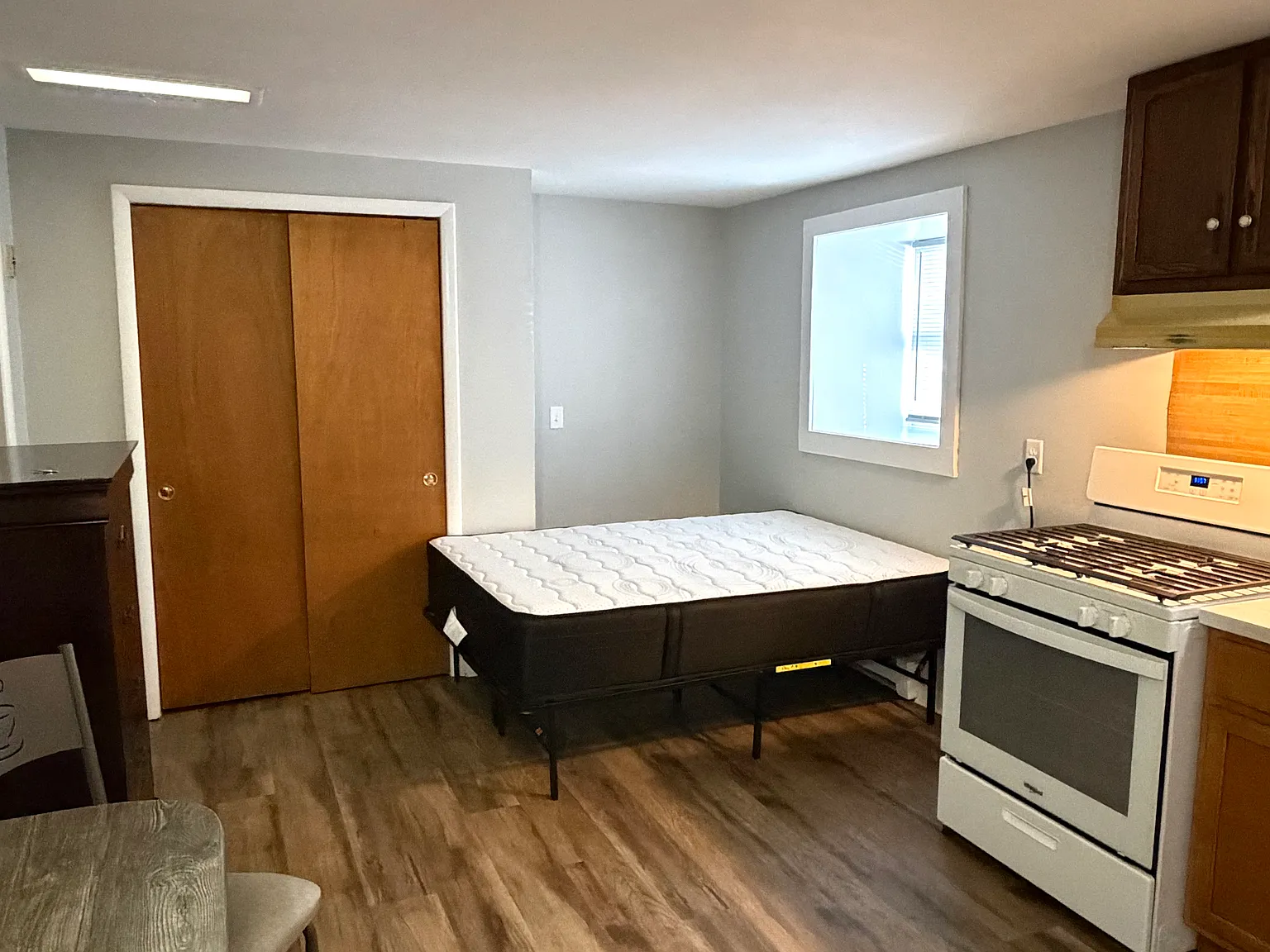 Studio, $850 — Photo 2