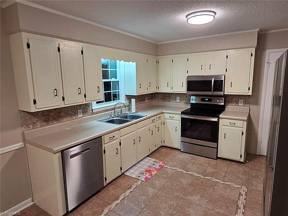 5th image of 1542 Overlook Dr