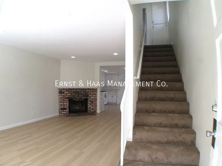 8621 1/2 Cedar St — Photo 2