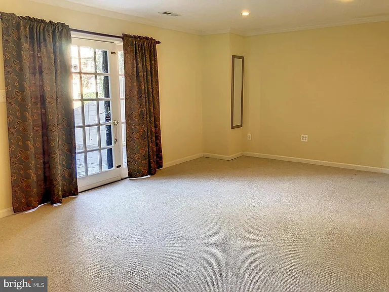 7412 Hallcrest Dr — Photo 16