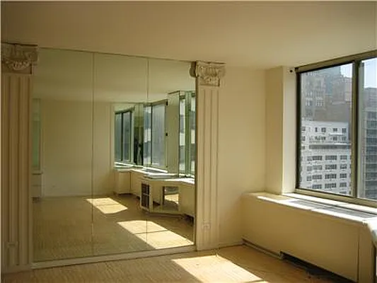 Rented by Sumitomo Real Estate Sales | media 21
