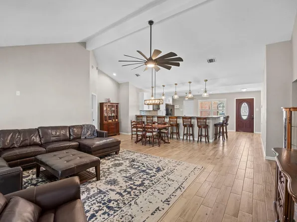 2419 Pebbledowne Cir, Sugar Land, TX 77478