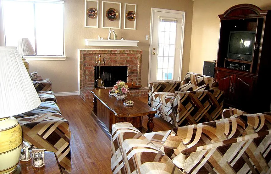 2406 High Hollow Drive — Photo 4