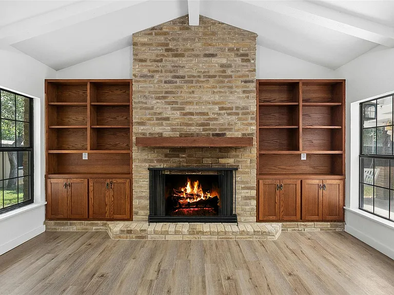 1401 Dragon Dr — Photo 2