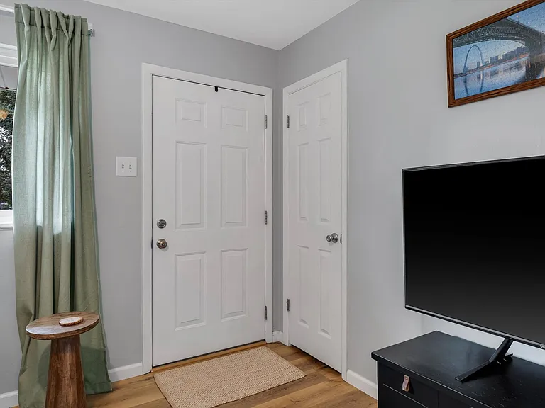 322 Spring Meadows Dr — Photo 5