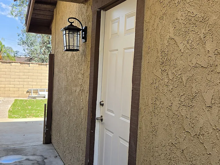 892 Robin Dr — Photo 3