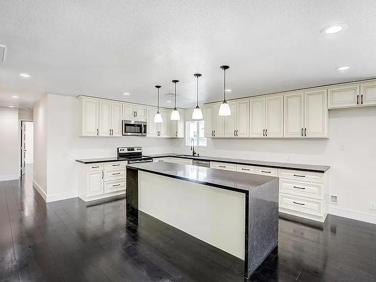 360 Vandalia St — Photo 5